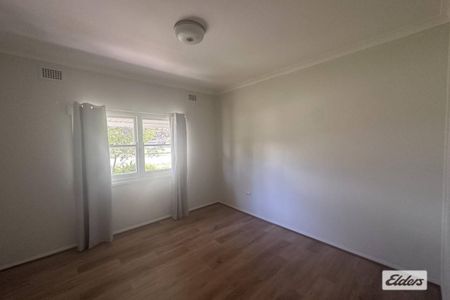 Rural home in the heart of town - Photo 3