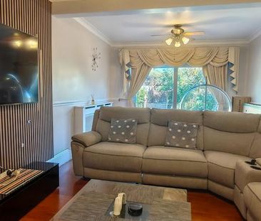 4 bedroom bungalow to rent - Photo 1