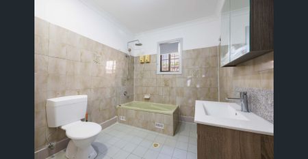 Comfort Meets Convenience: Three Bedroom Home in Prime Location - Photo 2