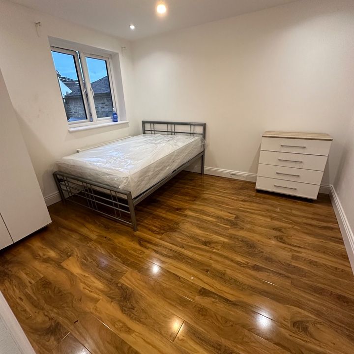 Room in a Shared House, Friern Road, SE22 - Photo 1