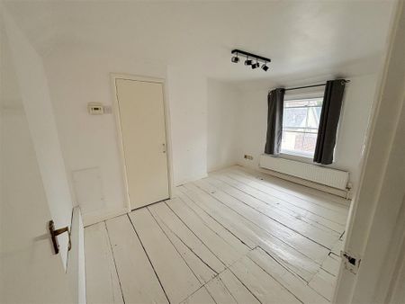 2 bedroom semi-detached house to rent - Photo 2