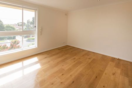 Refurbished 2 Bedroom Unit - Photo 3