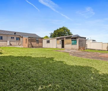 Beautifully Refreshed 3 Bedroom Home - Photo 6