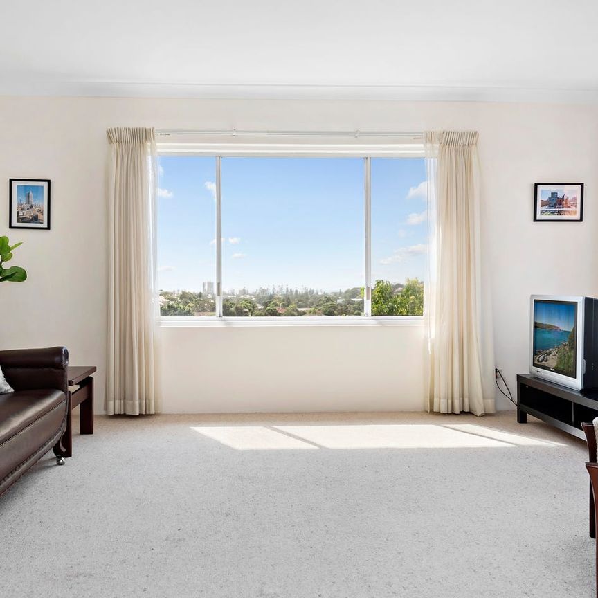 Views to Manly - Substantial Family Home - Photo 1