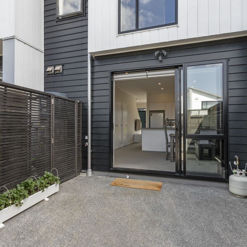 54 Nugget Avenue, Hobsonville, Auckland - Photo 1