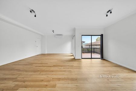 3/33 Thompson Street, Glen Waverley - Photo 4