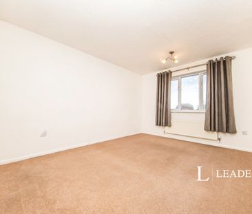 4 bedroom house to rent Kentwell Close, Rushmere St. Andrew, Ipswic... - Photo 3