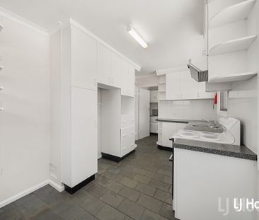 12 Cassidy Street, Queanbeyan West NSW 2620 - House For Rent | Domain - Photo 2