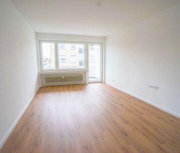 Graf-Spee-Straße: renovierte 2 Zimmer-Whg. mit EBK , Terminbuchung ... - Photo 1