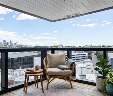 MODERN 1-BEDROOM END APARTMENT + DECK + CARPARK - Photo 5