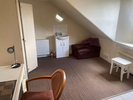 1 bedroom in a house share to rent - Photo 4