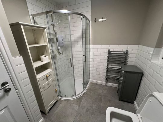 6 Bed Semi-Detached House, Birch Grove, M14 - Photo 1