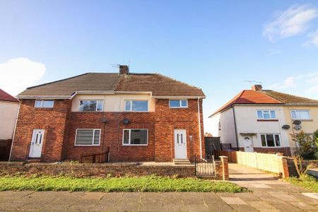 4 bedroom semi-detached house to rent - Photo 3