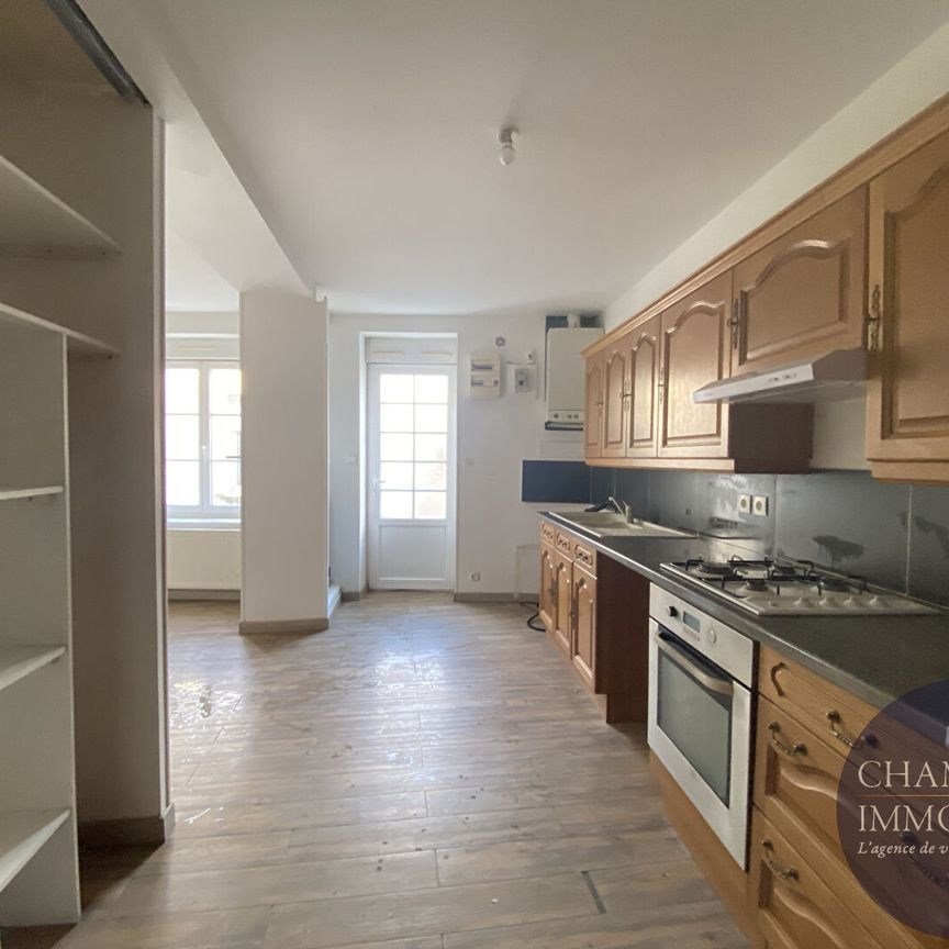 À louer - Maison de bourg de 88 m² située à Contres, proche des commerces - Photo 1