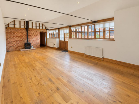 4 bedroom barn conversion to rent - Photo 2