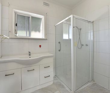 Charming & Classic 2-Bedroom Home with Large Backyard - Photo 4