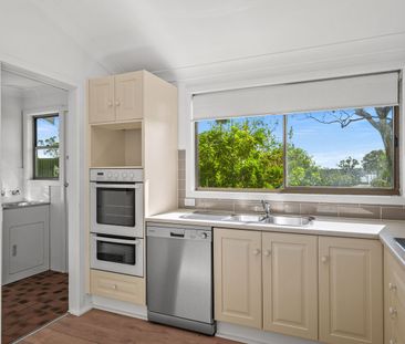 35 Lake Road, Balcolyn - Photo 2