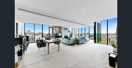 Aurora Building Penthouse - Photo 3