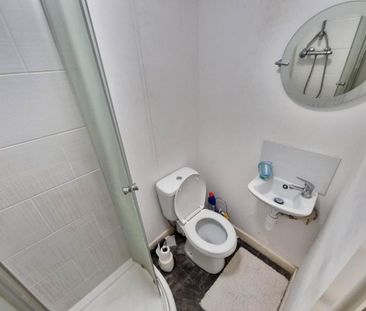 1 bedroom in a flat share to rent - Photo 6