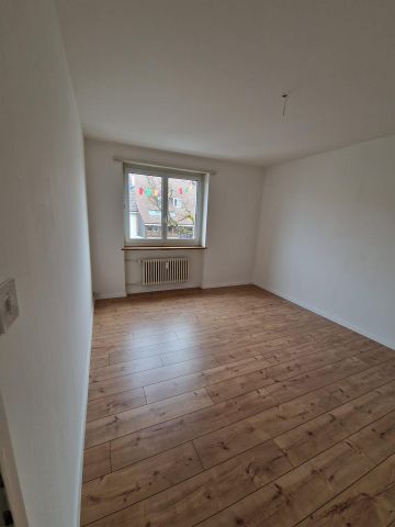 charmante 3,5 Zimmer-Wohnung im Ortszentrum von Hofstetten - Photo 2