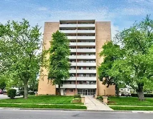 Kloster Court | 135 Confederation Drive, Kitchener - Photo 1