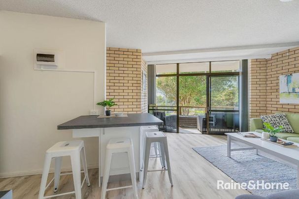 GREAT LOCATION - LOW MAINTENANCE FULLY FURNISHED UNIT - Photo 1