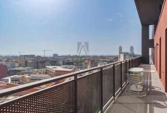 Piso en alquiler de cuatro habitaciones junto al Teatre Nacional de Cataluña, Barcelona