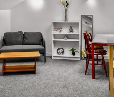 Bedsit, Waverley Road, BS6 - Photo 1