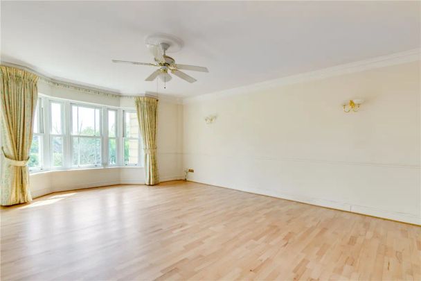 2 bedroom flat in Barnes - Photo 1