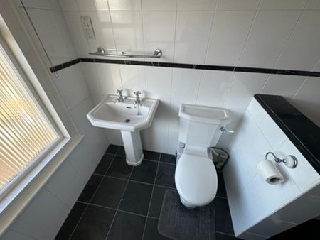 Available 2 Bed Apartment - Photo 3