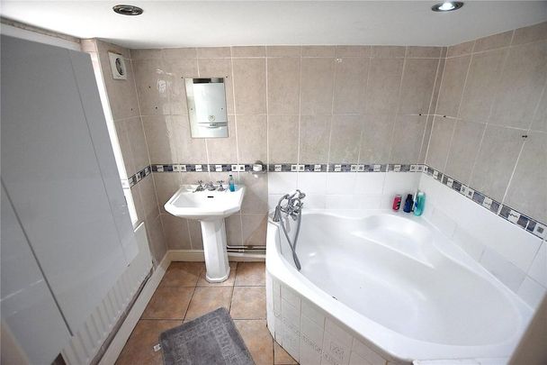 1 bedroom in a house share to rent - Photo 1