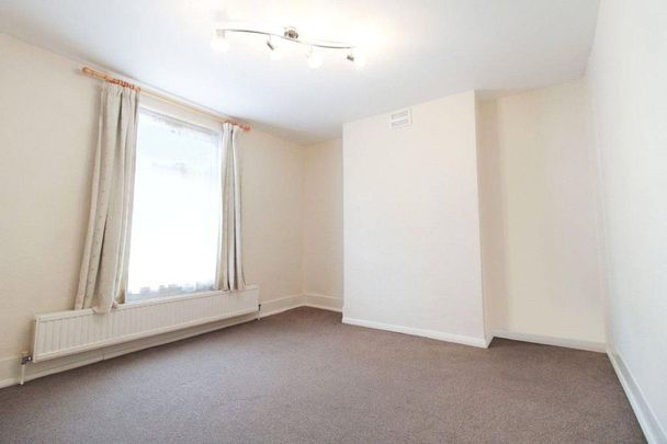 2 bedroom end of terrace house to rent - Photo 1