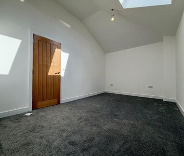 3 bedroom flat to rent - Photo 3