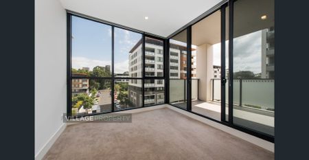 Light Filled Two Bedroom Corner Apartment - Photo 2