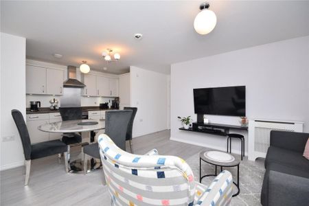 2 bedroom apartment to rent - Photo 3