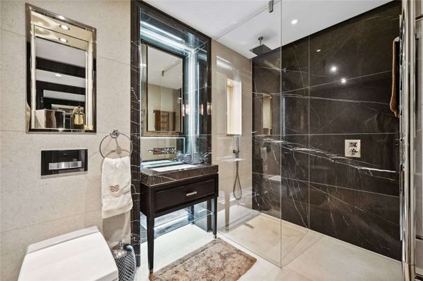 A beautiful three bedroom apartment finished to an impeccable standard. - Photo 1