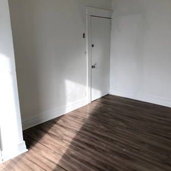 4-1/2 available now, 9 minutes walk to Papineau metro station - Photo 4