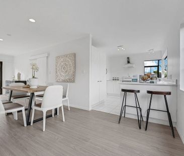 Charming Remuera 3BR & 2BTH Stand-alone Townhouse! - Photo 5