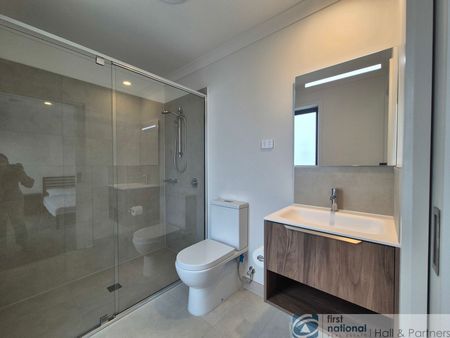 13 Cricklewood Circuit, Narre Warren - Photo 2