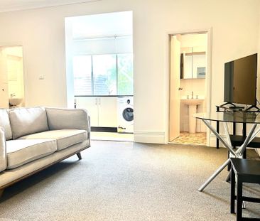 Available to move in from 24 October - Furnished modern studio with... - Photo 1