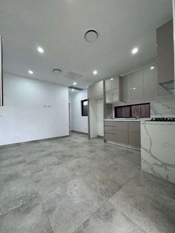 Brand New Modern&comma; Spacious 1 Bedroom Granny Flat&excl; - Photo 4