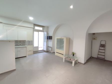 Location Appartement 2 pièces 46m² MARSEILLE 3ème - Photo 2