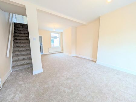 3 bedroom terraced house to rent - Photo 2