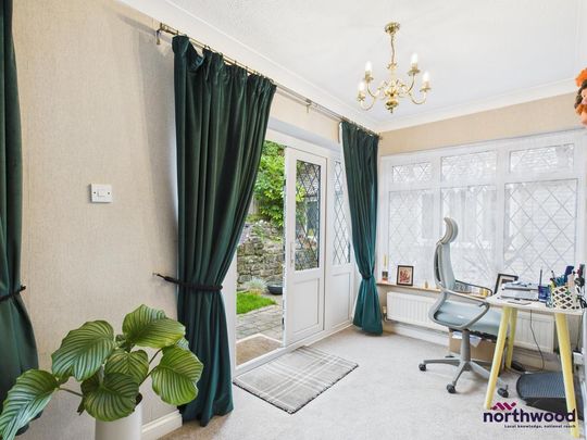 3 bedroom semi-detached house to rent - Photo 1