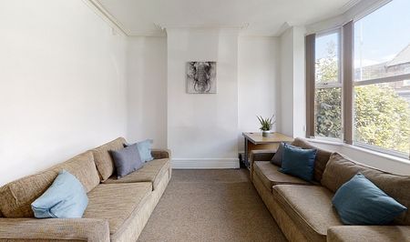 Top Quality Four Bed Bills Inclusive Student House - Photo 2