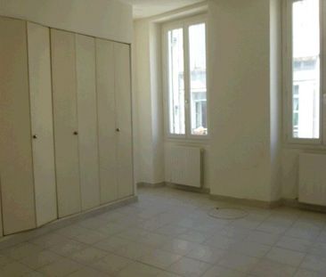 Appartement 3 pièces 58m2 MARSEILLE 6EME 738 euros - Photo 3