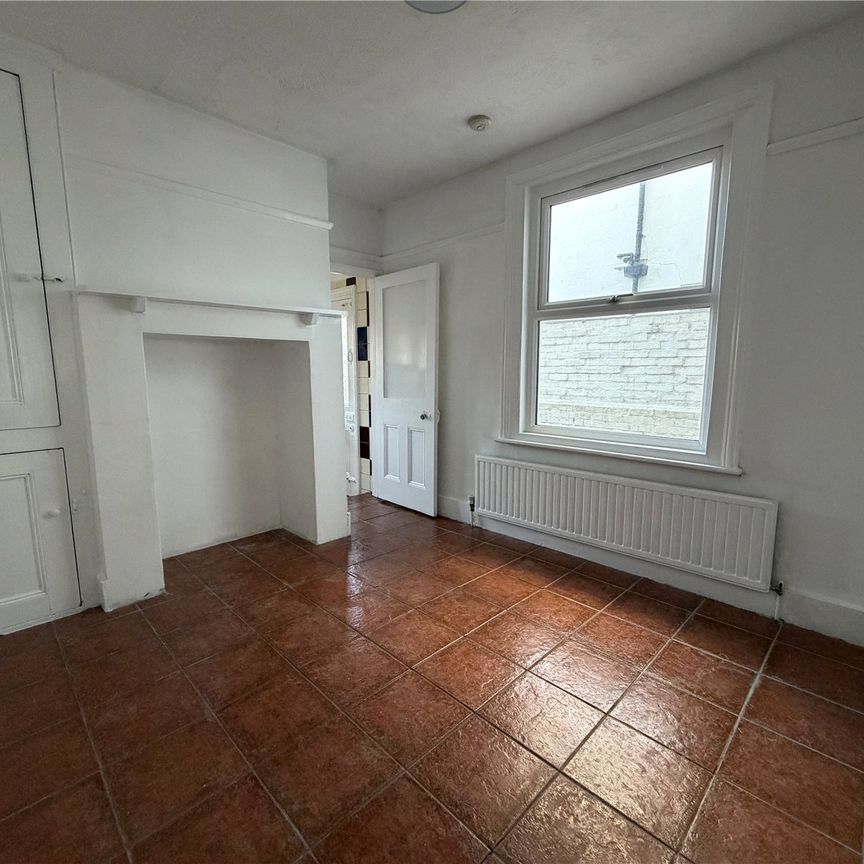 3 bedroom house to rent Ham Road, Worthing, BN11 - Photo 1