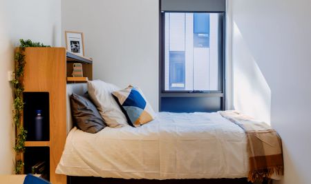 6 Bed 3 bath Apartment - Photo 2