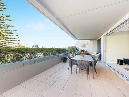 Fully Furnished Three Bedroom in the Heart of Northbridge - Photo 4