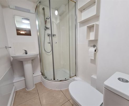 Flat 1, 26 Newmarket Road, Cambridge - Photo 1